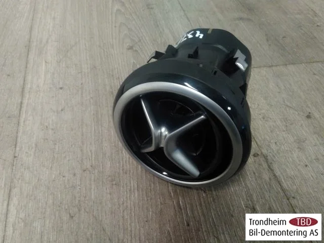 Mercedes B 180-200 W246/W242 2012-19 Demister duct / nozzle