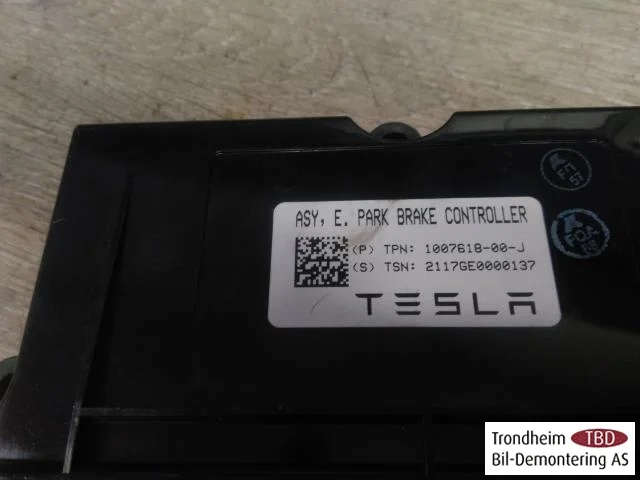 Tesla MODEL S 2013- Vezérlőegység, elektromos kézifék (EPB) nézet 2