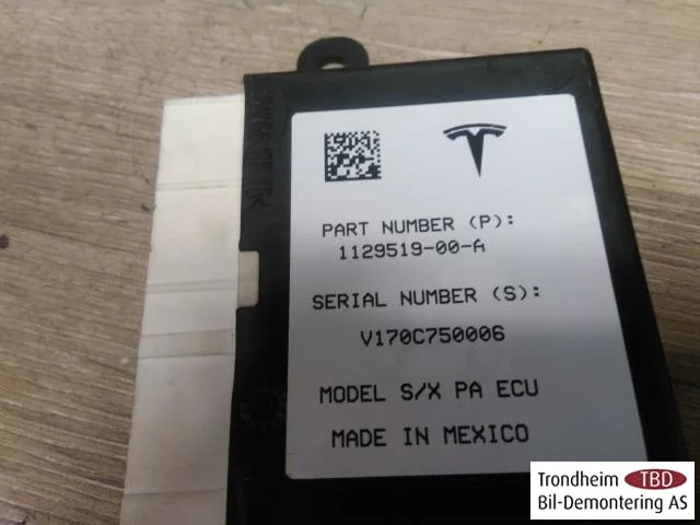 Tesla MODEL S 2013- Vezérlőegység, parkolássegéd nézet 2