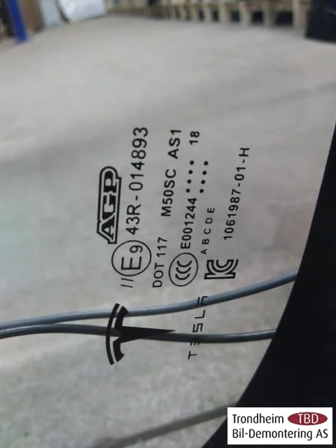 Tesla MODEL S 2013- Szélvédő nézet 3