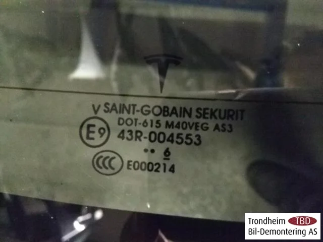 Tesla MODEL X 2016- Hátsó ablak (szélvédő) nézet 2