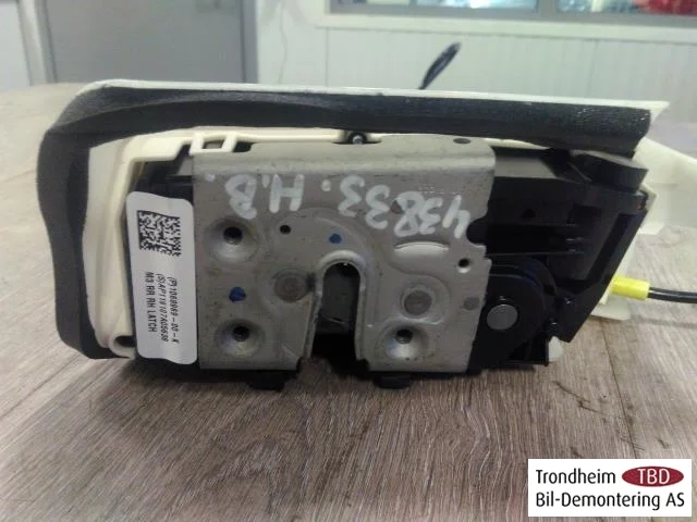 Tesla MODEL 3 2017--> Ajtózár ház nézet 2