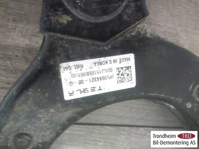 Tesla MODEL 3 2017--> Lengőkar, bal első, felső nézet 3