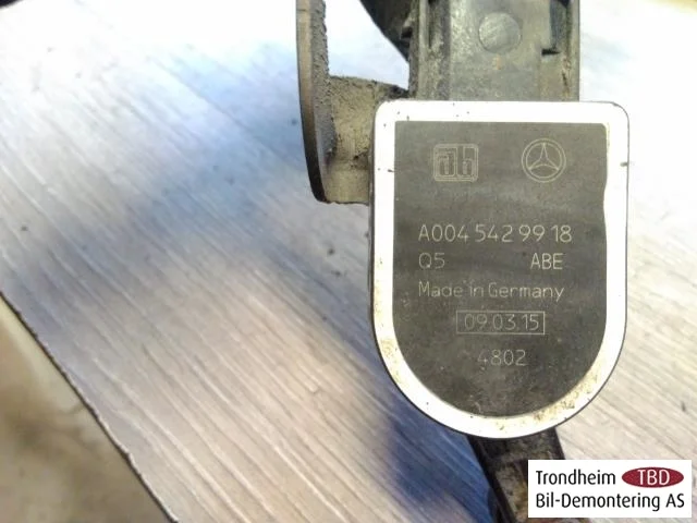 Mercedes B 180-200 W246/W242 2012-19 Level control / air suspension sensor view 2
