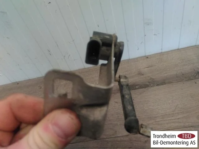 Tesla MODEL S 2013- Senzor reglaj nivel / suspensie pneumatică vedere 3