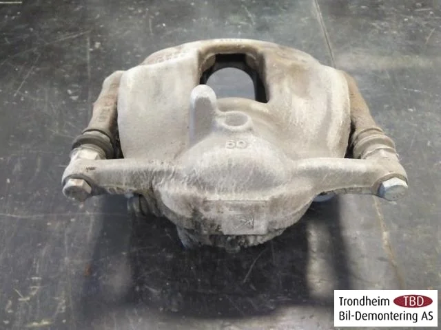Mercedes B 180-200 W246/W242 2012-19 Féknyereg, első, bal nézet 2