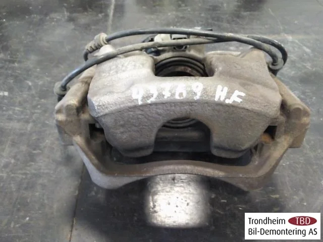 Mercedes B 180-200 W246/W242 2012-19 Front right brake caliper view 2