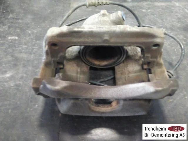 Mercedes B 180-200 W246/W242 2012-19 Front right brake caliper view 3