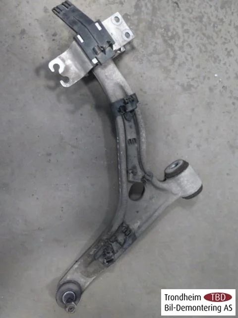Mercedes B 180-200 W246/W242 2012-19 Lengőkar, jobb első