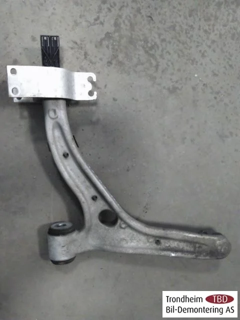 Mercedes B 180-200 W246/W242 2012-19 Lengőkar, jobb első nézet 2