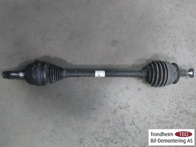 Mercedes B 180-200 W246/W242 2012-19 Féltengely, első, bal