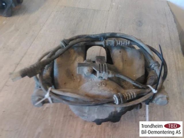 Mercedes B 180-200 W246/W242 2012-19 Front right brake caliper view 2