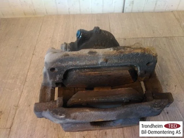 Mercedes B 180-200 W246/W242 2012-19 Féknyereg, első, bal nézet 3