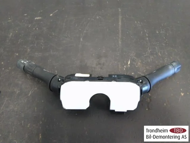 Nissan LEAF 2011-17 Steering column switches view 2