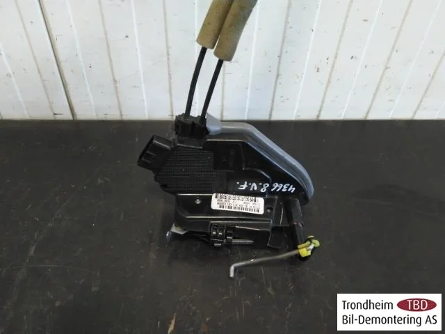 Nissan LEAF 2011-17 Door lock housing