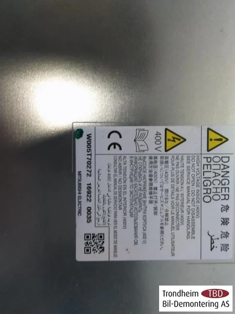 Mitsubishi OUTLANDER 2013-21 Akkumulátortöltő nézet 4