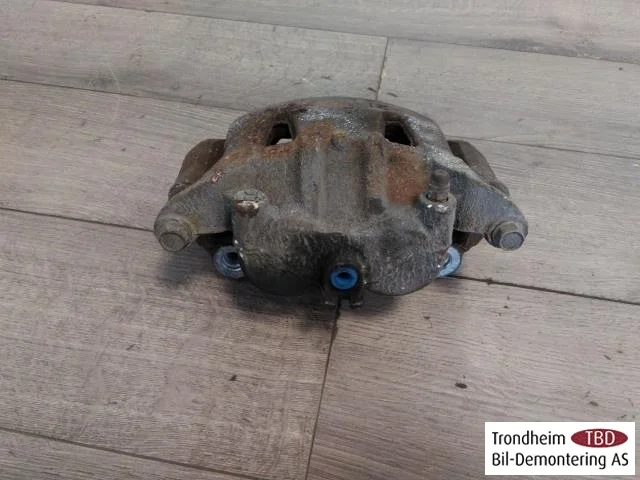 Nissan LEAF 2017-24 Front right brake caliper view 2
