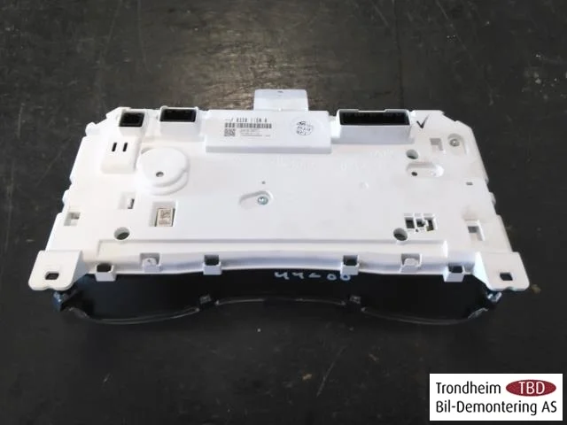 Nissan LEAF 2017-24 Instrument cluster assembly view 2