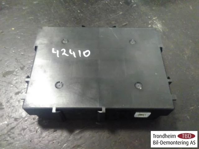 Lexus IS 250/350 2014-20 Control unit, electric parking brake (EPB) view 2