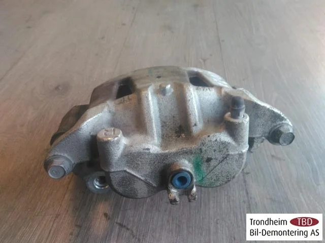 Nissan LEAF 2017-24 Front right brake caliper view 2