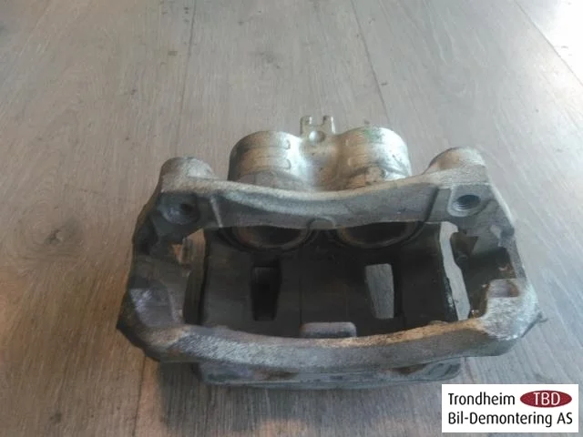 Nissan LEAF 2017-24 Front right brake caliper view 3