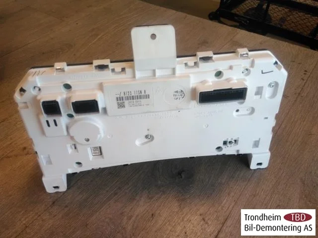 Nissan LEAF 2017-24 Instrument cluster assembly view 2
