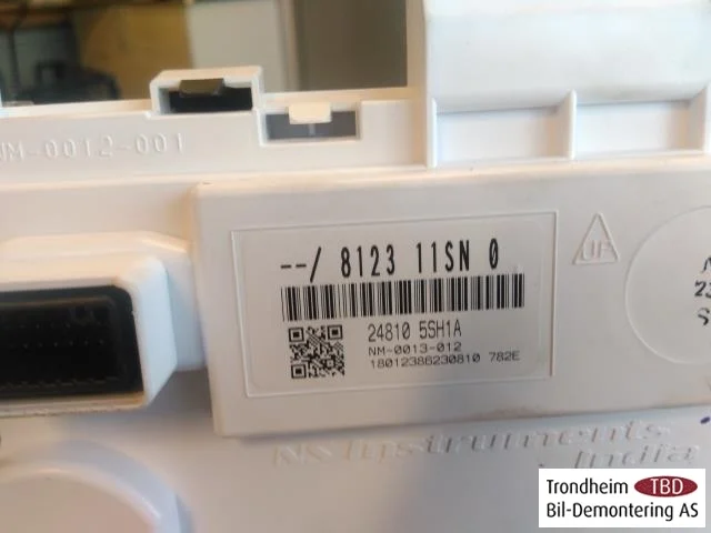Nissan LEAF 2017-24 Instrument cluster assembly view 3
