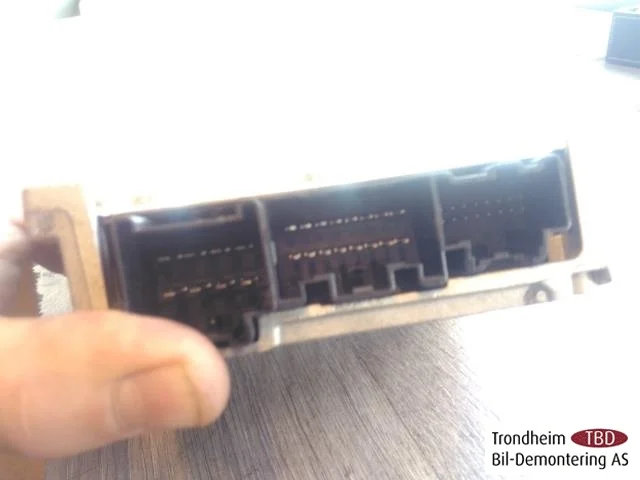 Nissan LEAF 2011-17 Radio / hi-fi amplifier view 3