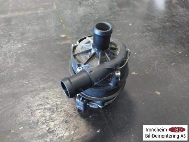 Volkswagen PASSAT 2015-19 Circulation pump