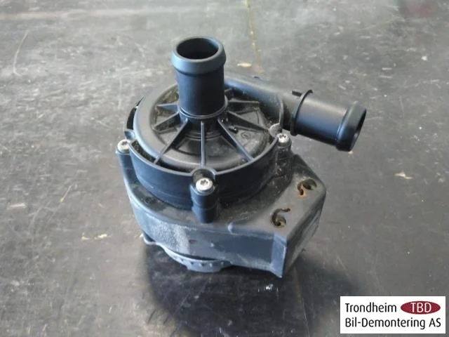 Volkswagen PASSAT 2015-19 Circulation pump