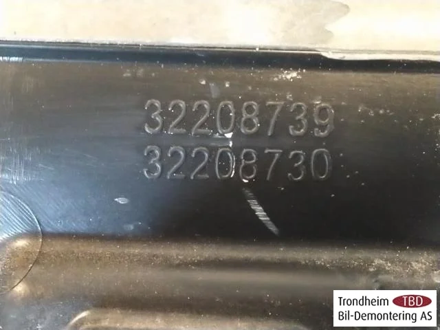 Volvo XC60 2018- Body shell view 3