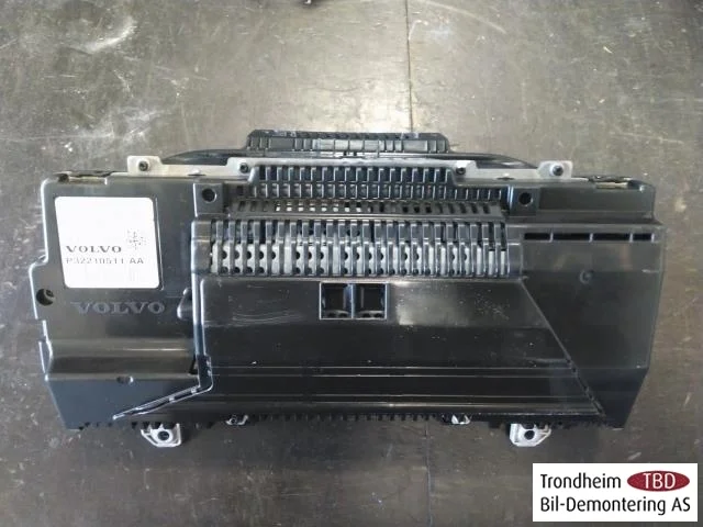 Volvo XC60 2018- Instrument cluster assembly view 2