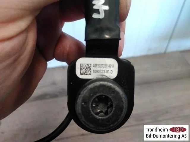 Tesla MODEL 3 2017--> Seat belt buckle / anchor view 3