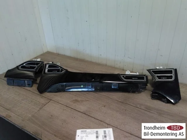 Tesla MODEL S 2013- Demister duct / nozzle