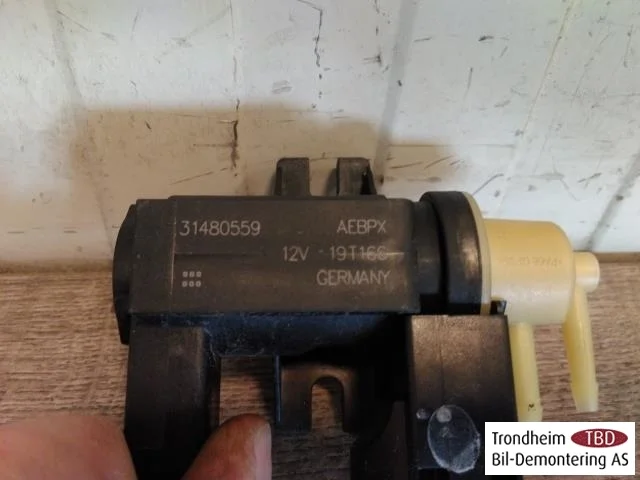 Volvo XC60 2018- Vacuum valve view 3