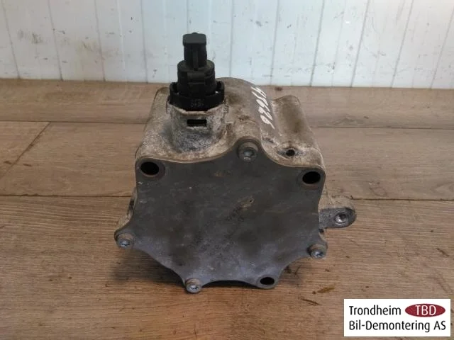 Volvo XC60 2018- Vacuum pump view 2