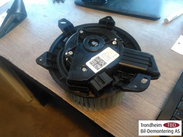Tesla MODEL 3 2017--> Fűtésventilátor motor