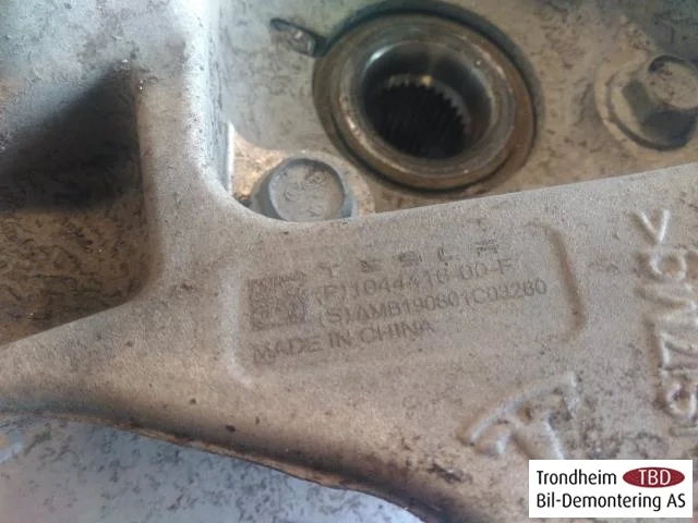 Tesla MODEL 3 2017--> Csonkállvány, jobb hátsó nézet 3