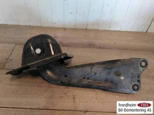 Volkswagen PASSAT 2015-19 Control arm, rear left