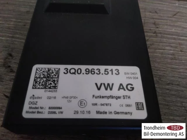 Volkswagen PASSAT 2015-19 Control unit, other view 3
