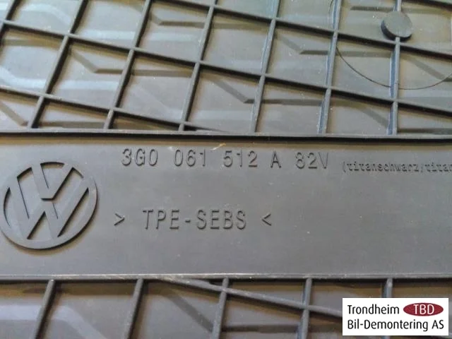 Volkswagen PASSAT 2015-19 Padlószőnyeg nézet 3