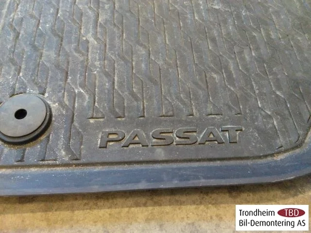 Volkswagen PASSAT 2015-19 Padlószőnyeg nézet 4
