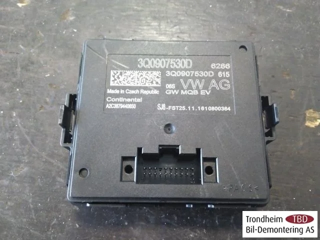 Volkswagen PASSAT 2015-19 Control unit, other
