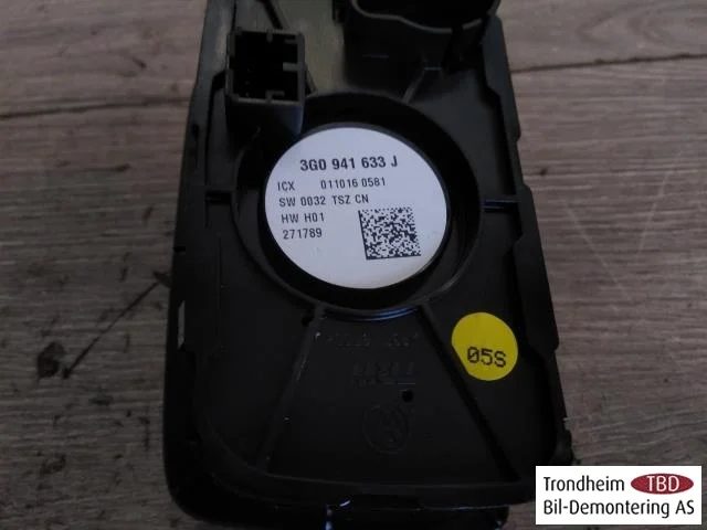 Volkswagen PASSAT 2015-19 Headlight switch view 3
