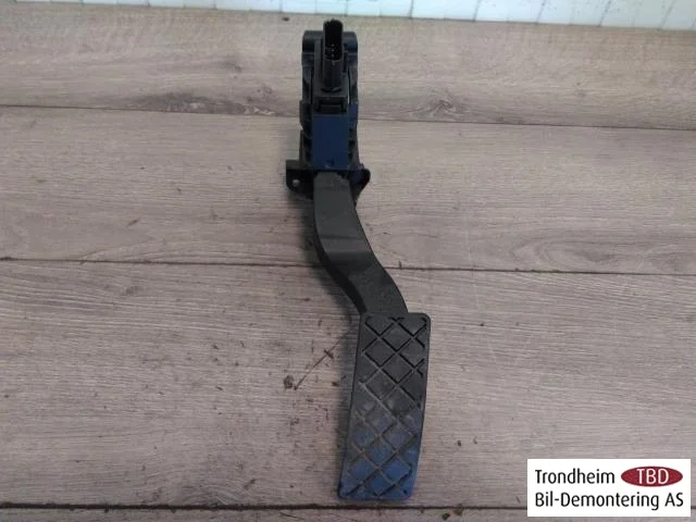 Volkswagen PASSAT 2015-19 Accelerator pedal