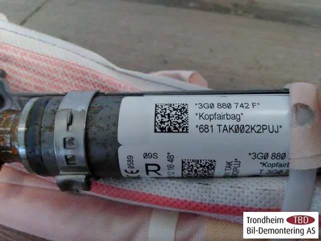 Volkswagen PASSAT 2015-19 Right curtain airbag view 3