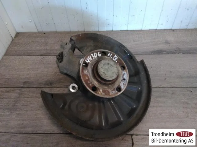 Volkswagen PASSAT 2015-19 Stub axle carrier, right rear