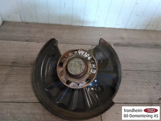 Volkswagen PASSAT 2015-19 Stub axle carrier, right rear view 2