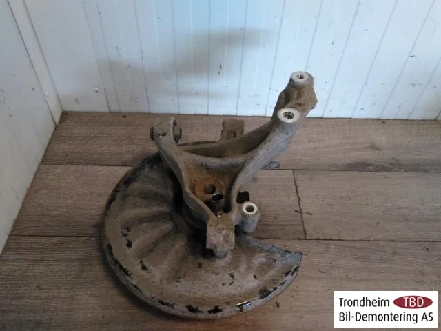 Volkswagen PASSAT 2015-19 Stub axle carrier, right rear view 3