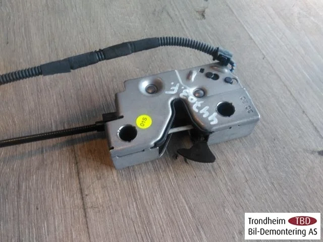 Volkswagen ID.3 2021- Hood latch view 2